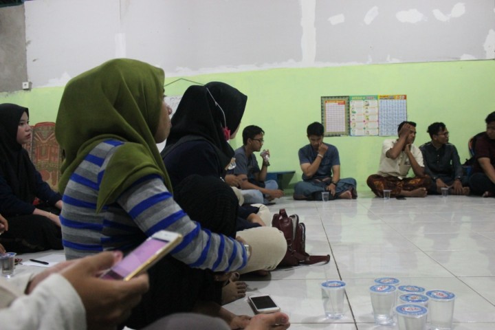 RAPAT BERSAMA PEMUDA - PEMUDI RT 04 DAN RT 05 DALAM RANGKA PENGADAAN HUT RI 74