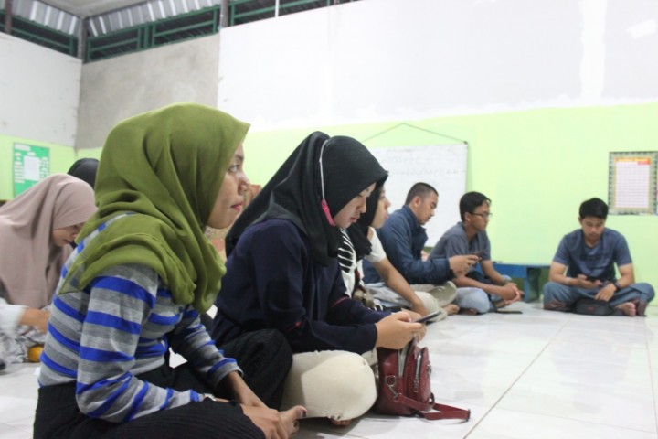 RAPAT BERSAMA PEMUDA - PEMUDI RT 04 DAN RT 05 DALAM RANGKA PENGADAAN HUT RI 74