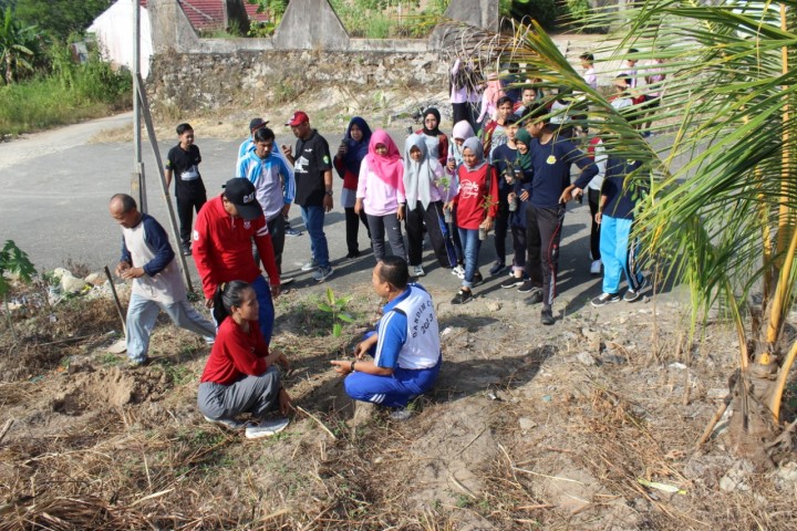 Penanaman Bibit Pohon Semusim Oleh Anak KKN Seluruh Kecamatan Samarinda Seberang