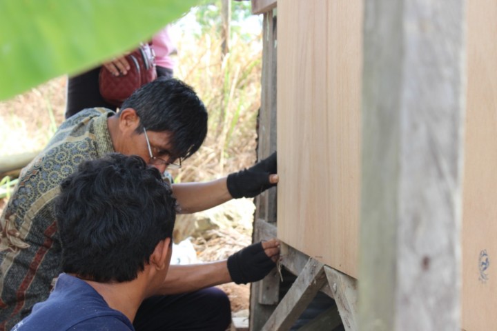 Pembeharuan Poskamling Oleh Mahasiswa KKN 45