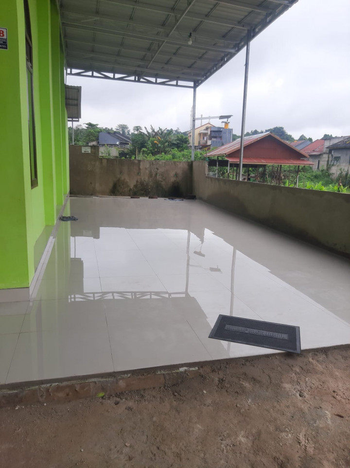 PEMASANGAN KERAMIK DI MUSHOLA AS-SHOBORIN RT 08