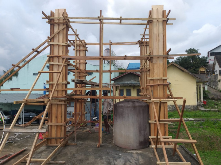 PEMBUATAN DUDUKAN MENARA MUSHOLA  NUUL IMAN RT 07