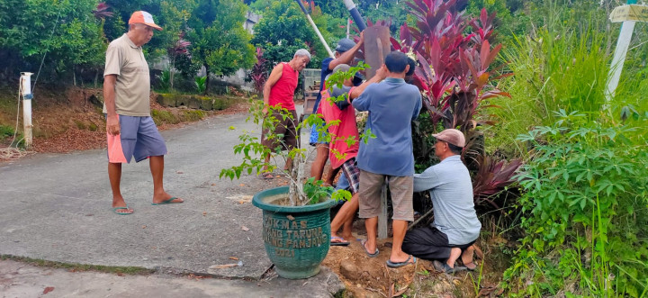 PEMBUATAN GAPURA RT 01 JL.APT.PRANOTO PERUM.BUKIT PINANG BAHARI