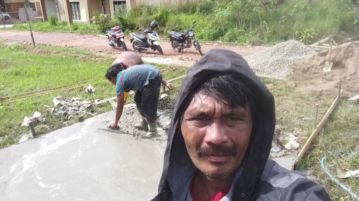 SEMENISASI MENUJU JALAN SEKRETARIAT BANK SAMPAH RT 08