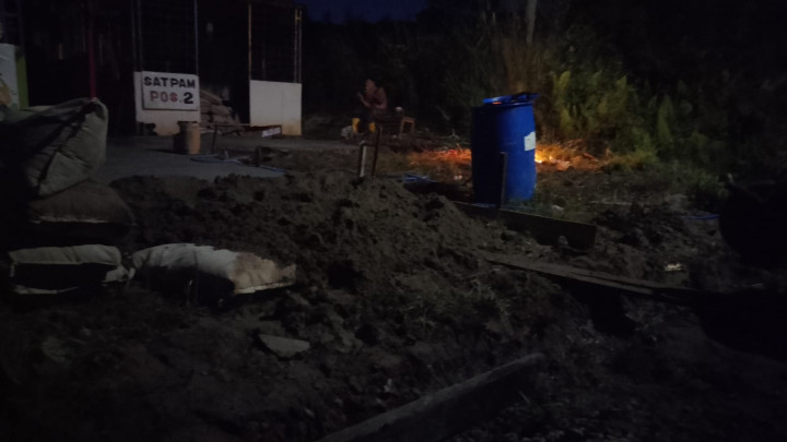 SEMENISASI MENUJU JALAN SEKRETARIAT BANK SAMPAH RT 08