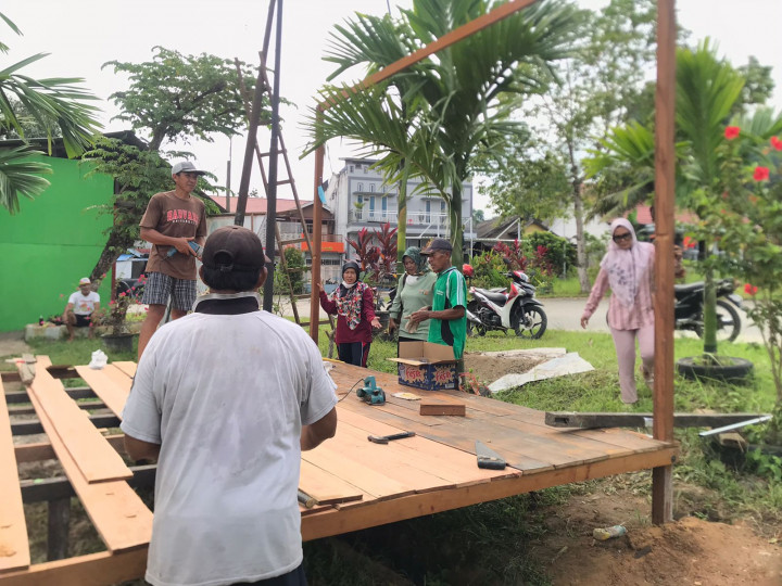 PEMBUATAN GAZEBO RT 01 PERUM.BUKIT PINANG BAHARI