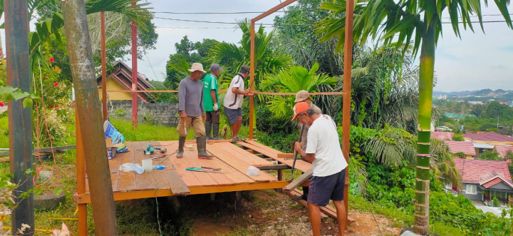 PEMBUATAN GAZEBO RT 01 PERUM.BUKIT PINANG BAHARI