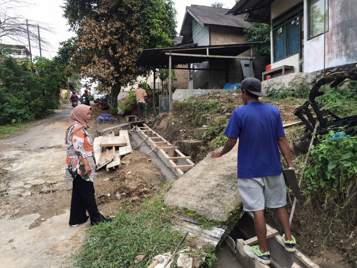 PEMBUATAN DRAINASE BLOK B6 RT 02 PERUM.BUKIT PINANG BAHARI