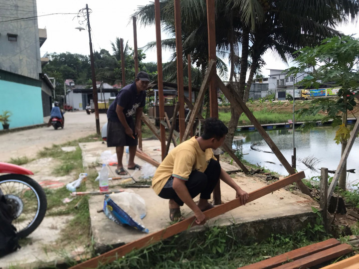PEMBUATAN POSKAMLING RT.02 PERUM.BUKIT PINANG BAHARI