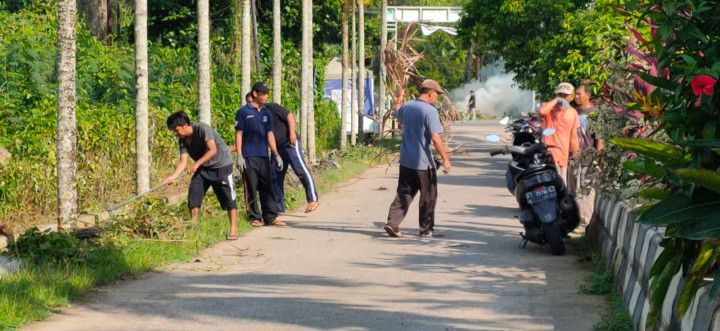 GOTONG ROYONG GUNUNG PANJANG