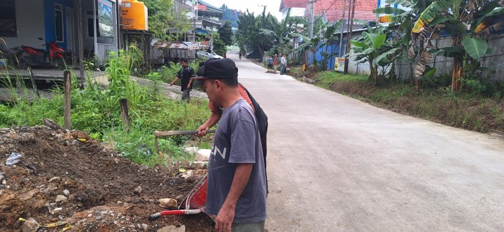 Gotong Royong RT. 04 Tahun 2024