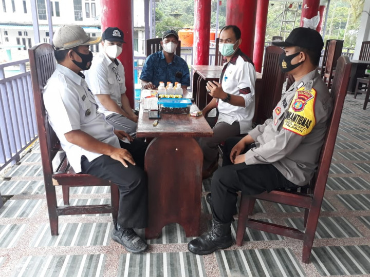 Meberikan surat edaran walikota bagi HBT Water Boom agar memenuhu protokol kesehatan