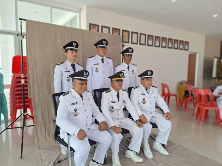Sesi pemotretan Camat dan Lurah sekecamatan Palaran