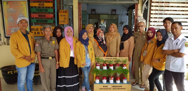 Serah Terima Taman Mini Untuk Kantor Kelurahan Harapan Baru dari KKN 44 Reguler Harapan Baru