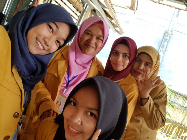Serah Terima Taman Mini Untuk Kantor Kelurahan Harapan Baru dari KKN 44 Reguler Harapan Baru