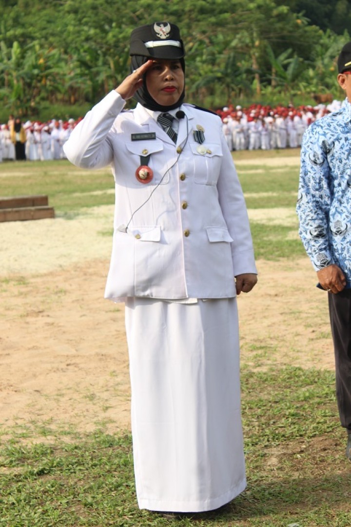 Upacara Memperingati 17 Agustus 1945 Bersama Seluruh Sekolah yang Ada di Harapan Baru