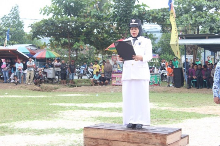 Upacara Memperingati 17 Agustus 1945 Bersama Seluruh Sekolah yang Ada di Harapan Baru