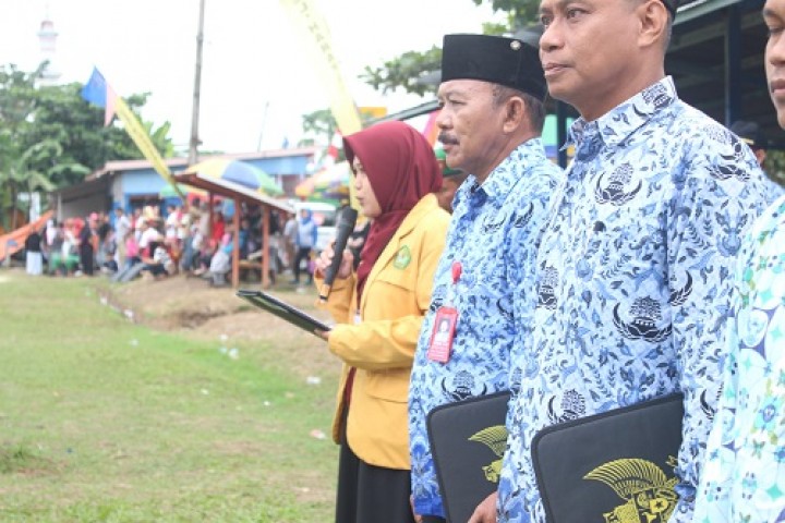 Upacara Memperingati 17 Agustus 1945 Bersama Seluruh Sekolah yang Ada di Harapan Baru