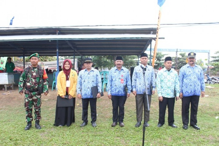 Upacara Memperingati 17 Agustus 1945 Bersama Seluruh Sekolah yang Ada di Harapan Baru