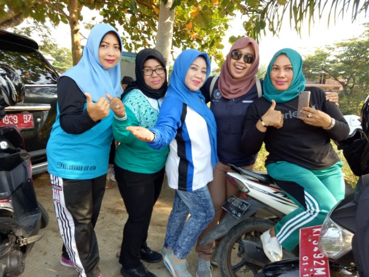 Penanaman Bunga Boygenville di folder air hitam (31 Agustus 2018)