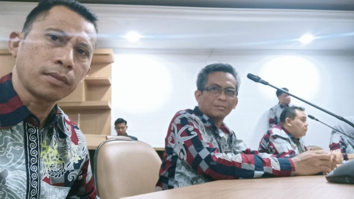 1. Mengikuti Rapat Monev Distribusi Beras CPP, Di Ruang sebuyutan di Pimpin oleh Bapak Wakil Wallikota Samarinda, 2. Mengikuti Rapat Monev Distribusi Beras CPP, Di Ruang sebuyutan di Pimpin oleh Bapak Wakil Wallikota Samarinda