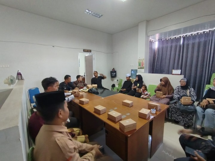Ijin Melaporkan  Giat 19/04/2024 Kelurahan Jawa Pelaksanaan Peserta Kafilah MTQ Kelurahan Jawa dans sekaligus Membagi ID card dan baju Batik peserta kafilah Hadir : - LuraH Jawa - seklur Jawa - Ketua LPM dan sekertaris  - Peserta Kafilah