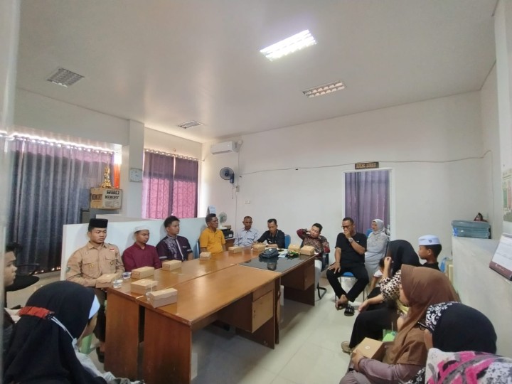 Ijin Melaporkan  Giat 19/04/2024 Kelurahan Jawa Pelaksanaan Peserta Kafilah MTQ Kelurahan Jawa dans sekaligus Membagi ID card dan baju Batik peserta kafilah Hadir : - LuraH Jawa - seklur Jawa - Ketua LPM dan sekertaris  - Peserta Kafilah