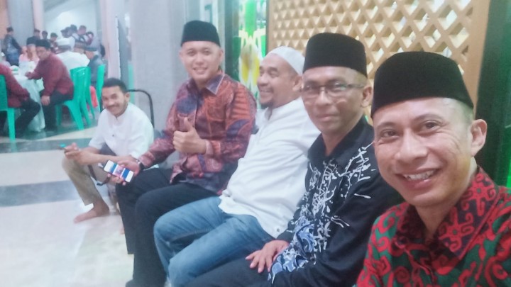 jin Melaporkan  20/04/2024 Kontingen kelurahan Jawa berjumlah 15 kafilah 8  official berjumlah 23  Pembukaan MTQ tingkat kecamatan Samarinda ulu di kelurahan Sidodadi  Halaman parkir mesjid Jami Al ma'ruf