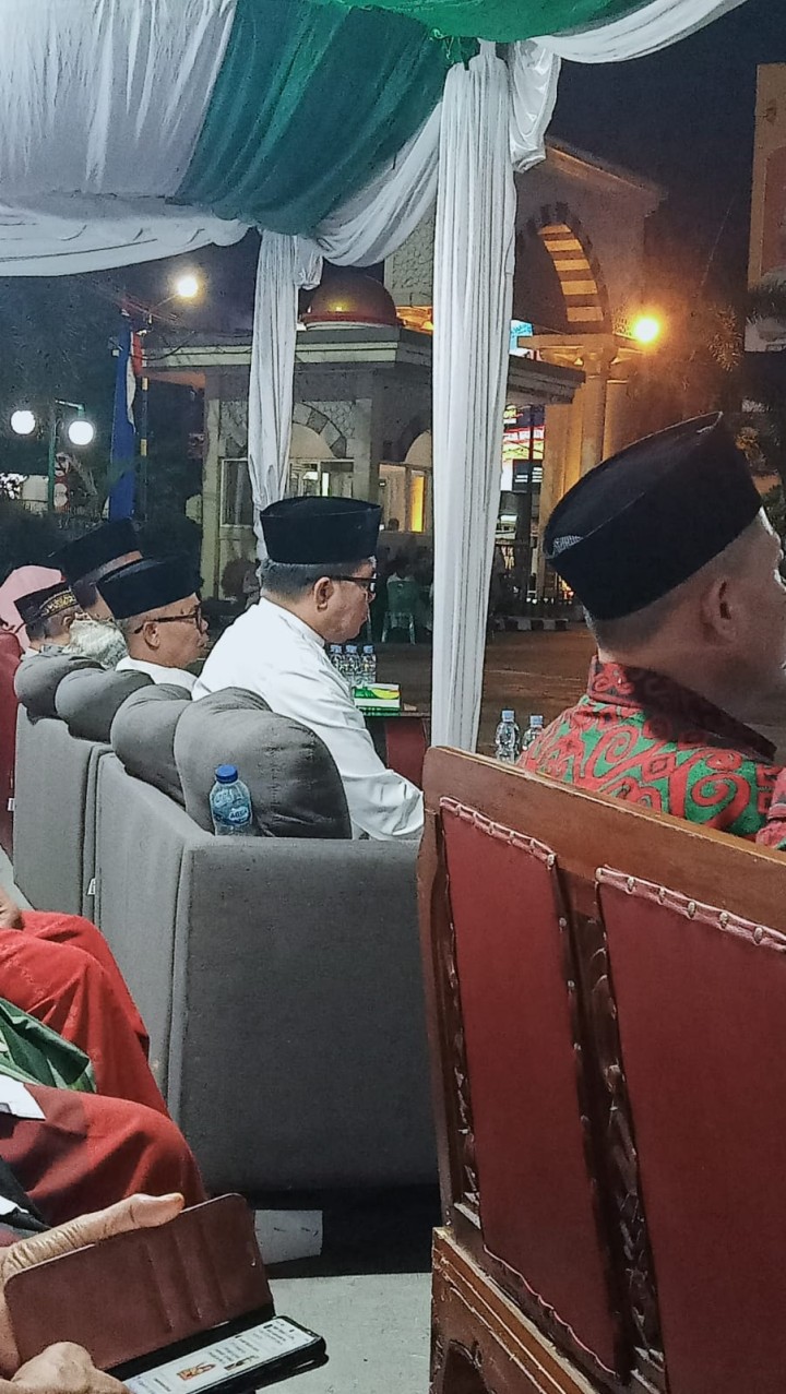 jin Melaporkan  20/04/2024 Kontingen kelurahan Jawa berjumlah 15 kafilah 8  official berjumlah 23  Pembukaan MTQ tingkat kecamatan Samarinda ulu di kelurahan Sidodadi  Halaman parkir mesjid Jami Al ma'ruf