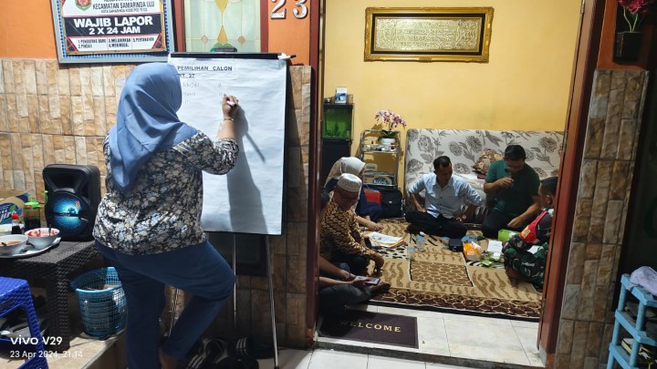 Ijin Melaporkan  23/040/2024 Kelurahan Jawa  Pemilihan RT 37 terpilih atas nama ibu Siti Mayasroh sebagai RT baru periode 2024-2029 Hadir  : - lurah Jawa  - kasi pemerintahan dan staf - LPM - Tokoh masyarakat  - Babinsa  - babinkambmas  - warga RT 37