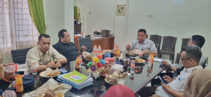 Ijin Melaporkan  26/04/2024 Kelurahan Jawa Rapat Koordinasi Camat dan lurah Sekecamatan Samarinda ulu di Ruang Bapak camat Samarinda ulu