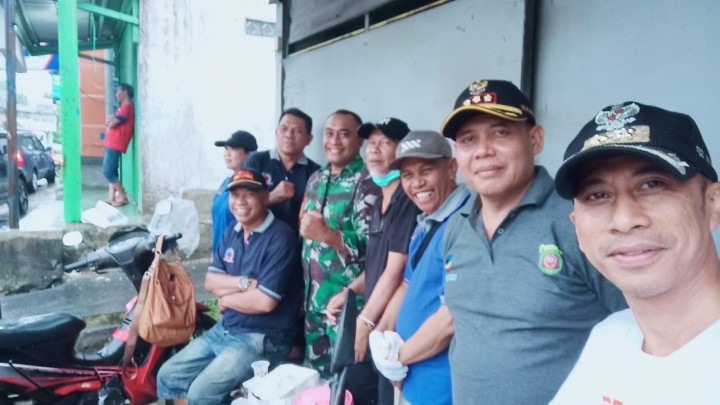 Ijin Melaporkan  Gotong Royong  28/04/2024 Kelurahan Jawa 1. Gotong Royong Massal  10 RT di Sekitaran TPS Arjuna' Yaitu Membongkar TPS Lama dan Membersihkan di sekitar TPS serat pengangkatan Drainase dan Juga penyemprotan Ex TPS