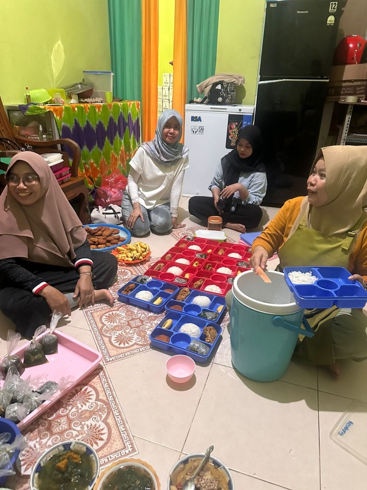 Ijin melaporkan 03/04/2024 Bersama pukesmas pasundan dan kader menyiapkan PMT lokal bagi resiko stunting