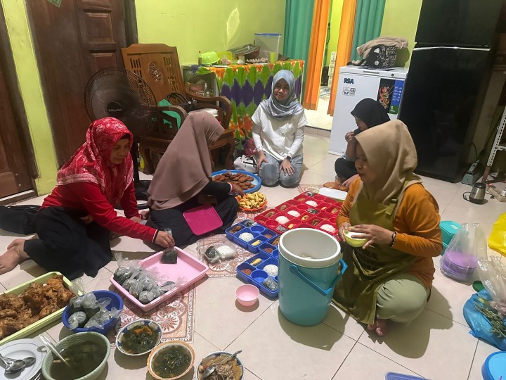 Ijin melaporkan 03/04/2024 Bersama pukesmas pasundan dan kader menyiapkan PMT lokal bagi resiko stunting