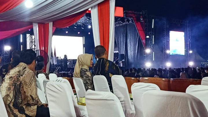 Ijin melaporkan 5/05/2024 Peluncuran Tahapan Pemilihan Walikota kota Samarinda oleh KPU kota Samarinda  Di halaman parkir GOR Segiri