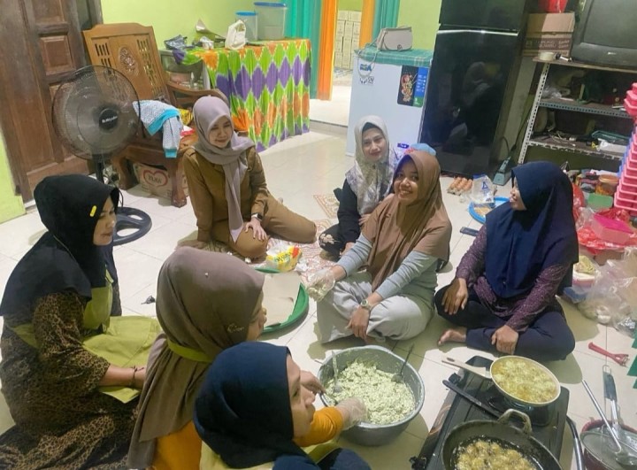 Ijin melaporkan 06/05/2024 Pelaksana PMT dalam program Penanggulangan Stunting oleh dinas kesehatan /Puskesmas Pasundan  ( Di laksanakan di RT 22 ketua Pokja 4 dan anggota)Di bawah pendamping Kelurahan Jawa