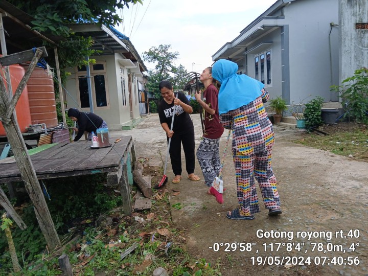 Kegiatan Gotong Royong RT tanggal 19/5/2024 Kelurahan Jawa : 04√ (Tgl.18), 05√, 06√, 07√, 12√, 13√, 18√, 22√, 26√, 27√, 30√, 31√, 35√, 36√, 37√, dan 40√