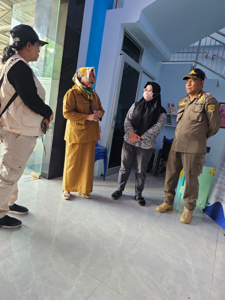 Ijin melaporkan 5/21/2024 Kegiatan IPSM Kel. Jawa Menindak lanjuti orang Terlantar/ditelantarkan KTP  warga RT. 33 yg ditampung oleh warga RT. 38,  dibantu Dokter puskesmas pasundan mendiagnosa pasien untuk mendapatkan surut rujukan ke rumah sakit  untuk sementara menunggu surat rujukan