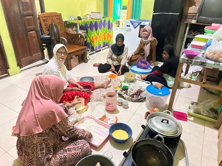 Ijin melaporkan 10/6/2024 Kegiatan Kasi Kesra Kunjungan bersama kader pembuatan PMT lokal bagi resiko stunting Kelurahan Jawa
