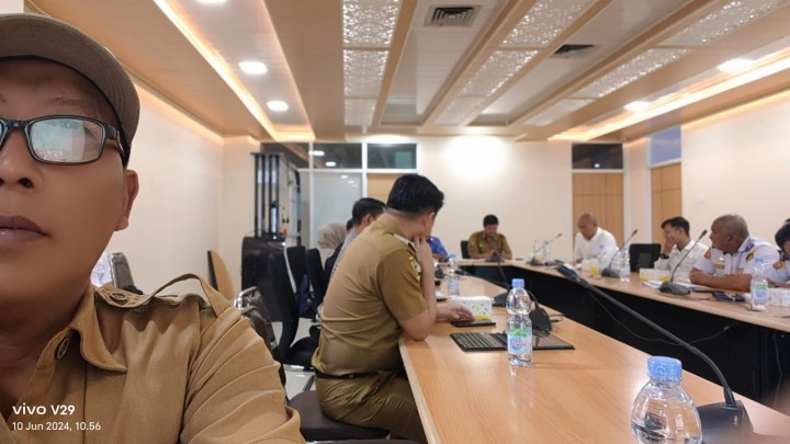 Ijin melaporakan 10/6/2024 Kasi Pemerintahan menghadiri Rapat persiapan pelaksanaan Kontrak(PCM) di. Kantor PUPR Kota Samarinda.