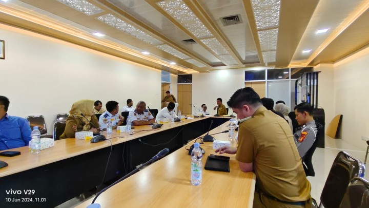 Ijin melaporakan 10/6/2024 Kasi Pemerintahan menghadiri Rapat persiapan pelaksanaan Kontrak(PCM) di. Kantor PUPR Kota Samarinda.