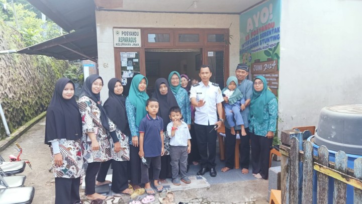 Ijin melaporkan 12/6/2024 Lurah Kelurahan Jawa Memberikan arahan kepada Kader Posyandu Asparagus,untuk mengikuti zoom Meeting SE Indonesia