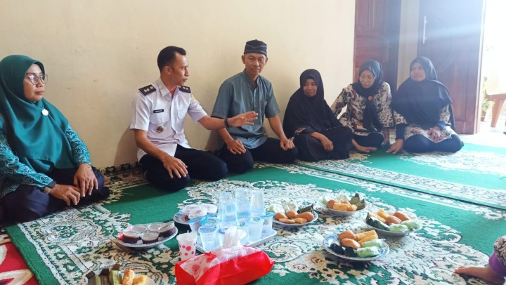 Ijin melaporkan 12/6/2024 Lurah Kelurahan Jawa Memberikan arahan kepada Kader Posyandu Asparagus,untuk mengikuti zoom Meeting SE Indonesia