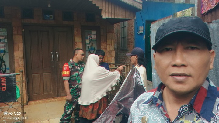 Ijin melaporkan 13/6/2024 Edokasi Penyelesaian insiden Pemukulan dalam 1 Keluarga. Bersama Babinsa, Kasi Tapem dan RT. 8. Di warga RT. 8.