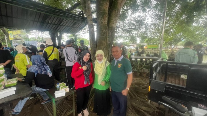 Ijin melaporkan 14/6/2024 Sekretaris Lurah mengikuti kegiatan Gerakan Perahu Ketinting Pungut Sampah Sungai Karang Mumus Serta Dalam Rangka Memperingati Hari Lingkungan Hidup Sedunia