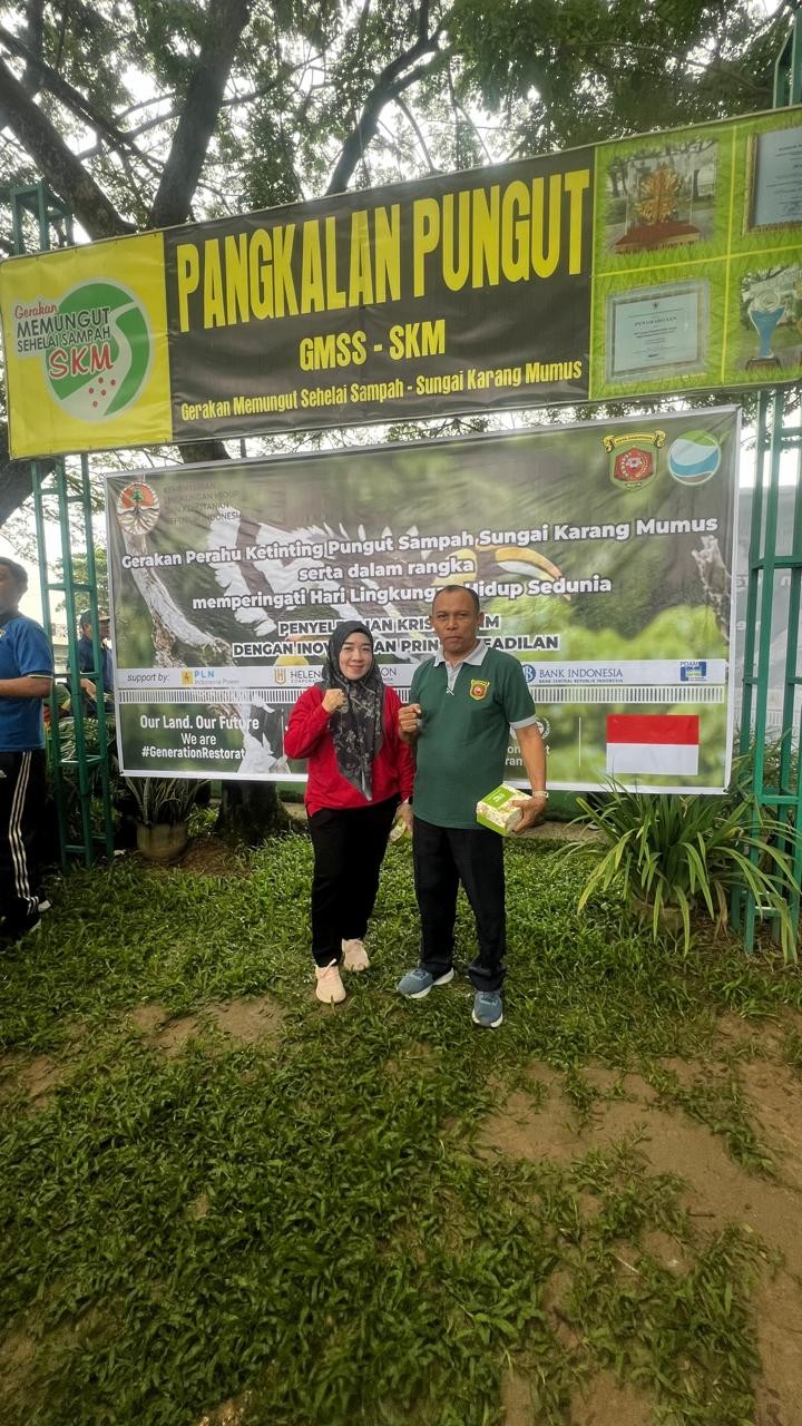Ijin melaporkan 14/6/2024 Sekretaris Lurah mengikuti kegiatan Gerakan Perahu Ketinting Pungut Sampah Sungai Karang Mumus Serta Dalam Rangka Memperingati Hari Lingkungan Hidup Sedunia