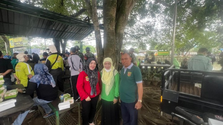 Ijin melaporkan 14/6/2024 Sekretaris Lurah mengikuti kegiatan Gerakan Perahu Ketinting Pungut Sampah Sungai Karang Mumus Serta Dalam Rangka Memperingati Hari Lingkungan Hidup Sedunia