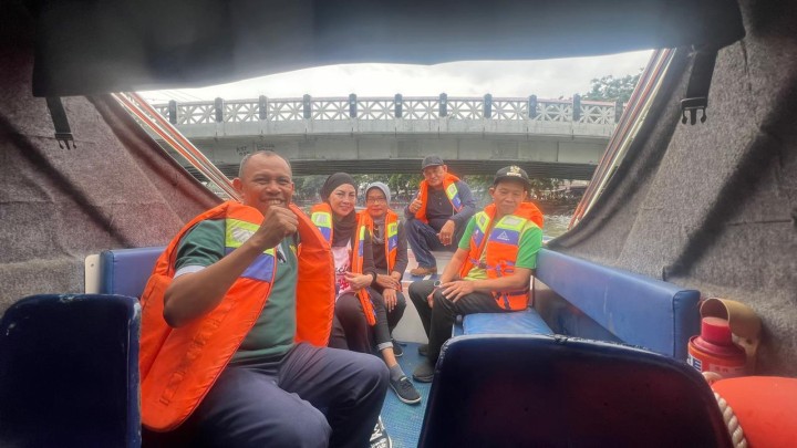 Ijin melaporkan 14/6/2024 Sekretaris Lurah mengikuti kegiatan Gerakan Perahu Ketinting Pungut Sampah Sungai Karang Mumus Serta Dalam Rangka Memperingati Hari Lingkungan Hidup Sedunia