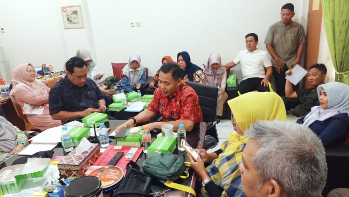 Ijin melaporkan 14/06/2024 Lurah, Kasi Ekobang & Kasi Kesra Kelurahan Jawa Rapat Penilaian Probebaya Award 2024 dan Persiapan Pelantikan Pembina Pramuka Kecamatan Samarinda ulu