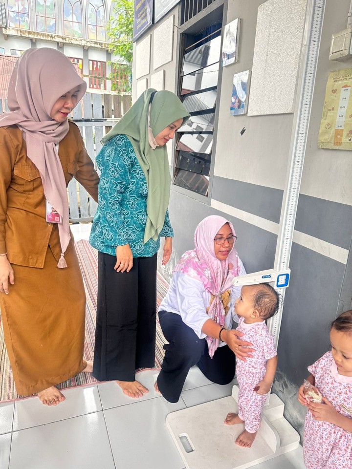 Ijin melaporkan 24/06/2024 Kasi Kesra Kegiatan Posyandu Cempaka RT.26 bersama Bu lurah